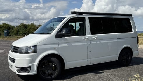 Cee Cee – 2 berth Volkswagen campervan from 2016