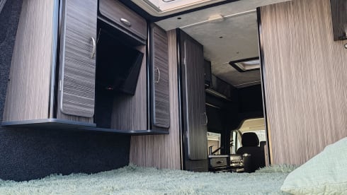 Valerie – Luxury 5 Birth Camper