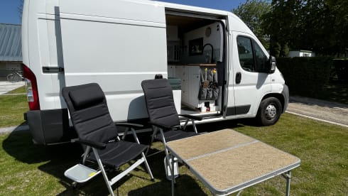 Busje naar Zuid Lara – Wonderful self-built camper bus for 2p