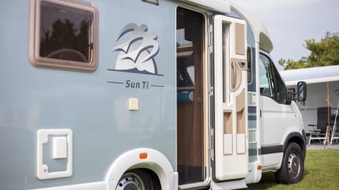 Sunny Boy – 4 P Knaus Sun TI camper, large bed, 2 x air conditioning - Nijmegen region