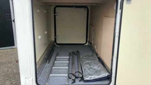 Luxury motorhome with length beds