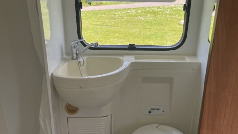 Koos – Cozy 5p alcove camper from 2015