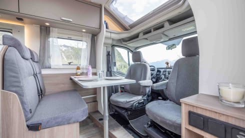 Brom – 4p Carado from 2024, semi-integrated new camper