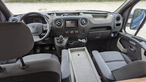 The Eagle – Bus camper 2 person Renault Master 2016 (2 x length bed!)