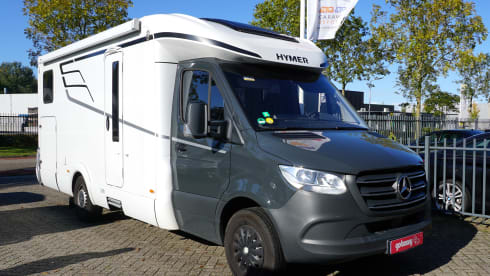 4p Hymer camper