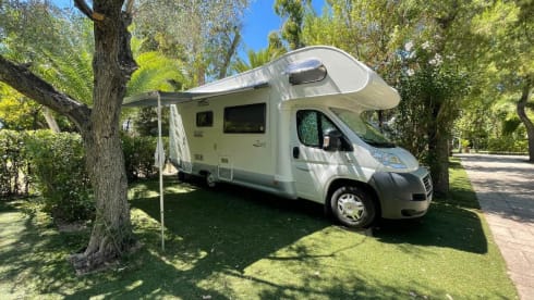 Giuliana – Camper 6 posti viaggio e 6 posti letto