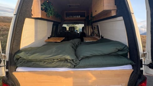 Nessi – Volkswagen campervan met 2 slaapplaatsen uit 2008