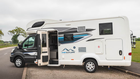 Swift Voyager 485 5 Berth