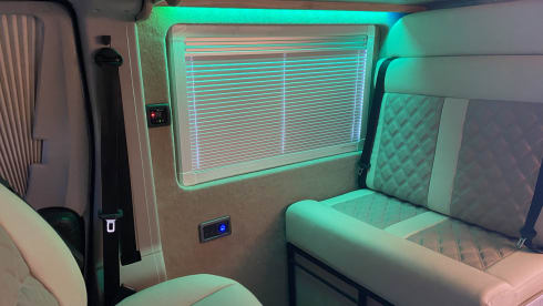 Benson – Ford Campervan mit 4 Schlafplätzen ab 2021