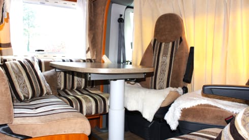 Welkome 78 EB – 4p Chausson semi-integrated uit 2012