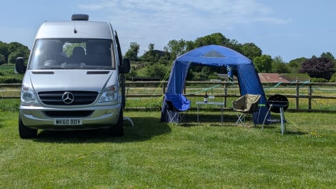 TT Adventure – 4 berth Mercedes-Benz bus from 2010