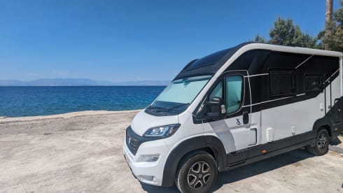 CAMPERO – Luxury 2022 4-Berth Chausson X550 for Your Next Adventure