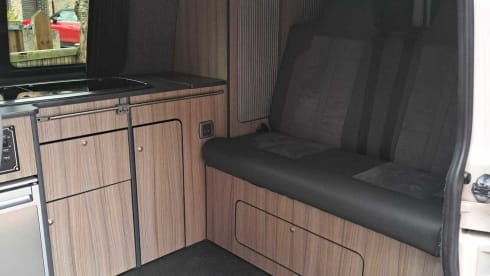Transporter-Saurus-Rex – Transporter-Saurus-Rex... a 4 berth Volkswagen campervan from 2010