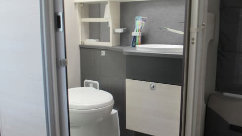 Challenger premium with central and bunk bed