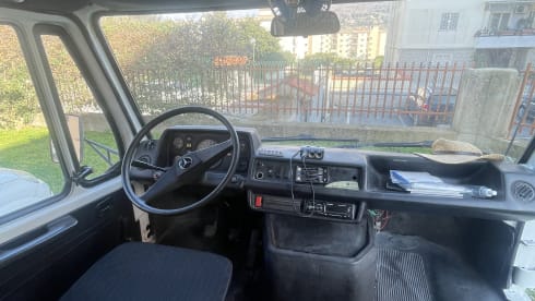 La Boheme – Explore the City with Our Classic T1 James Cook Van