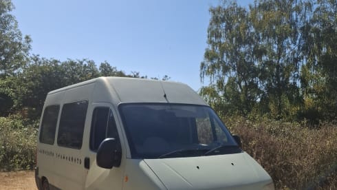 Betty Boxer – 3 berth Peugeot campervan from 2003