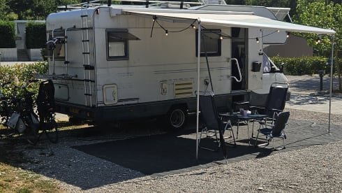 Comfortable 4-person Ford Transit Rimor Camper - Perfect for Families!