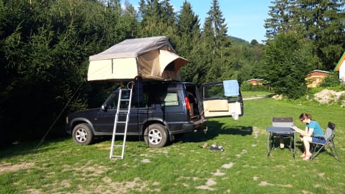 Land Rover Discovery with roof tent!