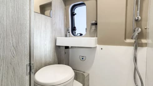 4p volledig uitgeruste campervan - NIEUW!