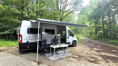 Yvonneke – Fiat: Off Grid-Nespresso-BIP&GO-Bicycle rack-Large refrigerator-LPG tank