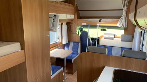 Memo – 6 person Carado alcove camper