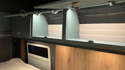 Heunie 2 – Lovely campervan from 2016 with 2 lengthways beds