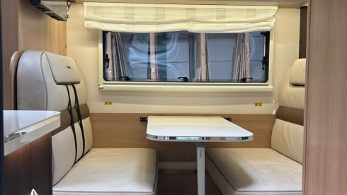 6p Eura Mobil alcove uit 2024