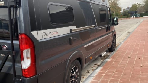 Adria twin Supreme fiat ducato automaat – Beautiful camper van for rent