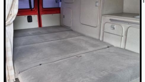 Ferrari onder de Volkswagens – 2p Volkswagen bus uit 2001