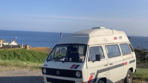 Sammy – VW Solar Hi-Top off grid Campervan 