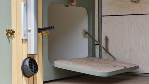 La Via – Camperbus Nissan NV400 L2H2 2personen gerenoveerd in 2023