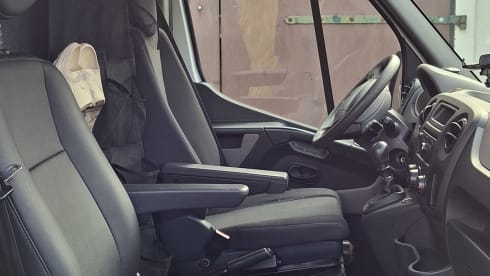 Renault-Bus mit 2 Sitzplätzen aus dem Jahr 2016