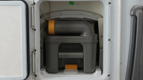 Hymer vast bed – Luxury entrance Hymer B574