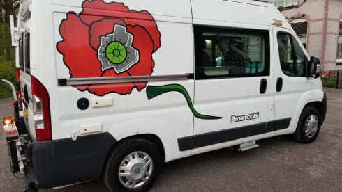 De Klaproos – Luxury 2-person camper with spacious fixed double bed!