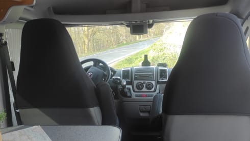 Gezellige en compacte 2p-Fiat Ducato, met airco. 