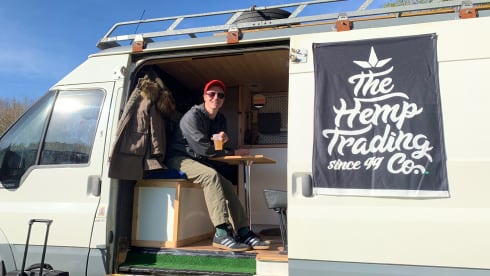 Leah – Beautifully converted wooden interior camper 