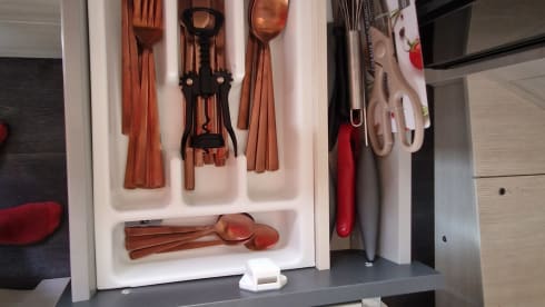 Go explore – Luxury camper with automatic transmission and 170 hp, full of options