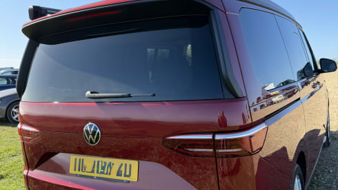  Betty – Volkswagen California Ocean EHybrid 2025 met 4 slaapplaatsen