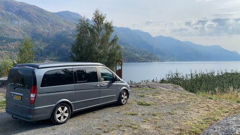 4p Mercedes-Benz campervan uit 2010