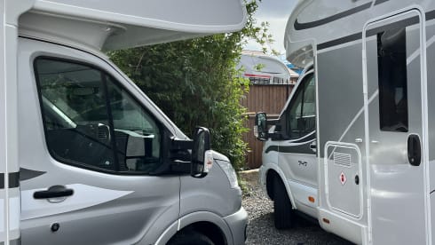 Roller Team 746 - 6 belts/overcab/ – 2023 Roller Team 6 sleeper/rear lounge 