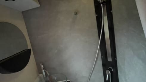 Robby – Geräumiges Wohnmobil mit 6 Sitz-& Schlafplätzen