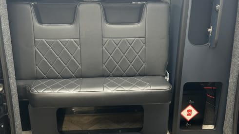 Roma – Superb 4 berth Vauxhall Vivaro campervan LWB