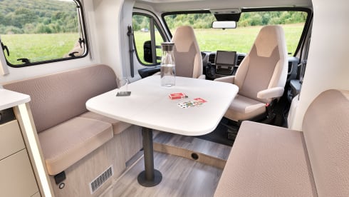Carado T459 Automaat – Experience the freedom! Very spacious luxury - Queen bed - separate shower