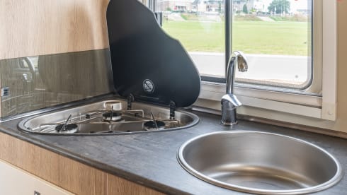 Fransie  – Luxury 5 person Alcove camper from 2017: Fransie