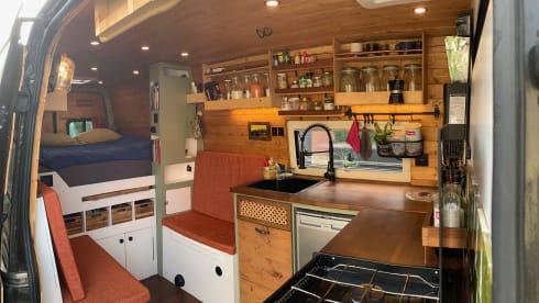 Canela  – 3p Mercedes-Benz campervan uit 2017