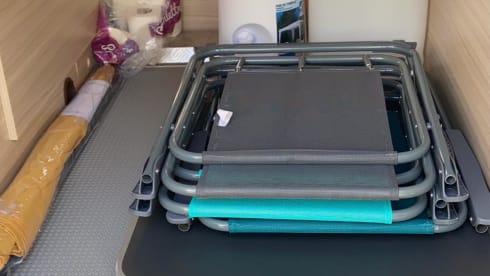 Dreamer – Dreamer D55 UP: pop-up roof, 4 beds, private bathroom and shower!