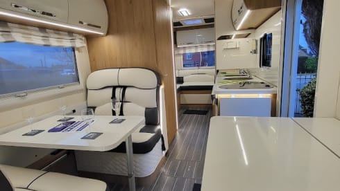 Rohan – Roller Team AutoRoller 746 mit 5 Schlafplätzen, 2021