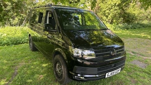 Betty – Off-road VW T6 with tinted windows