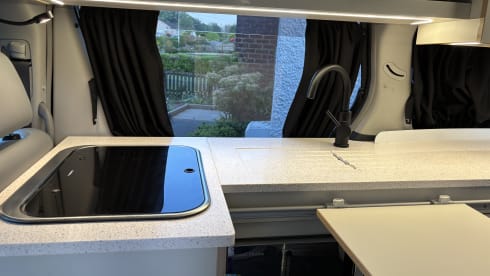 Dolly – Beautiful compact 3 Berth camper van. 