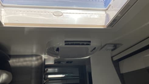 Modest – 5p McLouis Carat 873g integrated camper from 2021